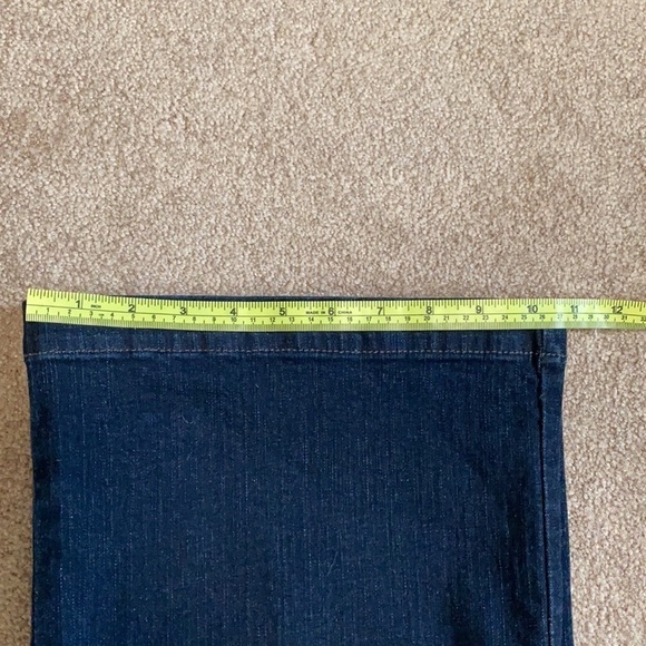 Levi flare Jeans perfectly slimming size 10m in excellent pre-owned cond… - Picture 7 of 9